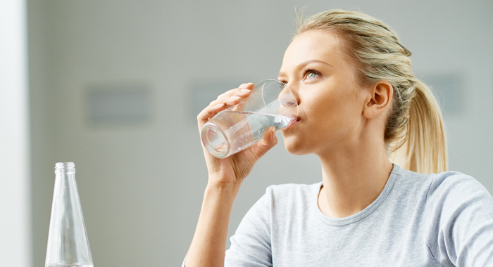 drinking-habit-while-eating-food-is-good-or-bad-for-health