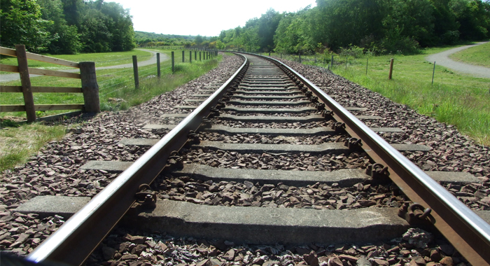 why-are-there-crushed-stones-alongside-rail-tracks
