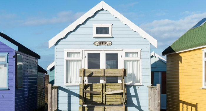 britains-most-expensive-beach-hut-sells-for-record-price-despite-having-no-toilet-or-running-water