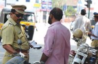 police-fined-car-driver-for-not-wearing-helmet