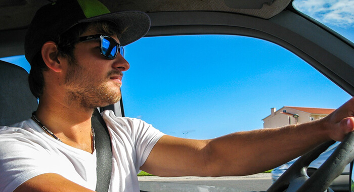 is-it-safe-to-wear-sunglasses-while-driving