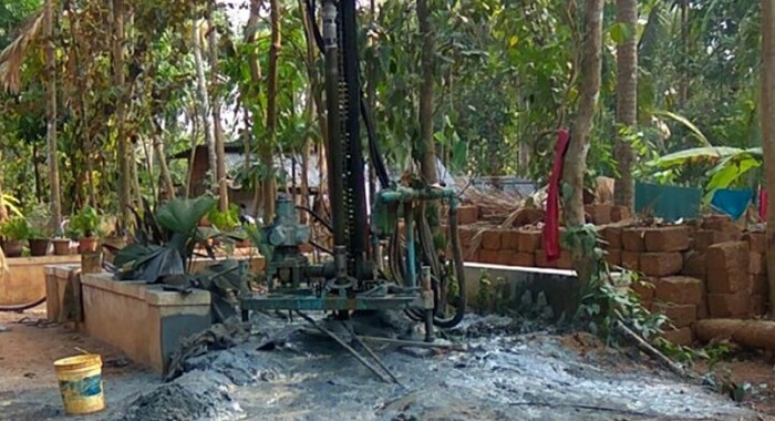 smoke-and-fire-from-borewell-kerala