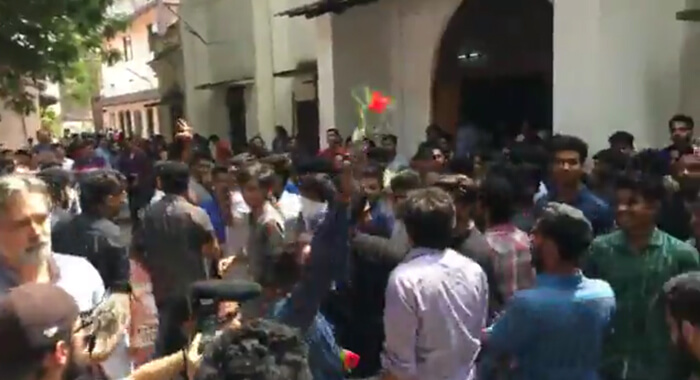 ernakulam-law-college-students-clash-with-police-on-valentines-day