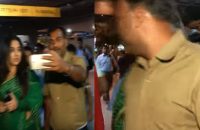 vidya-balan-mobbed-by-fans-for-selfie-at-mumbai-airport