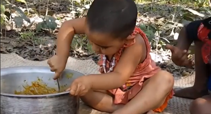 fish-curry-cooking-by-a-3-year-old-kid