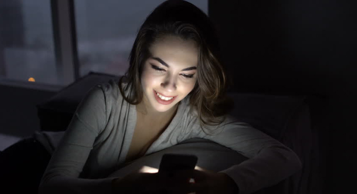 turn-of-your-phone-at-night-to-stay-happy