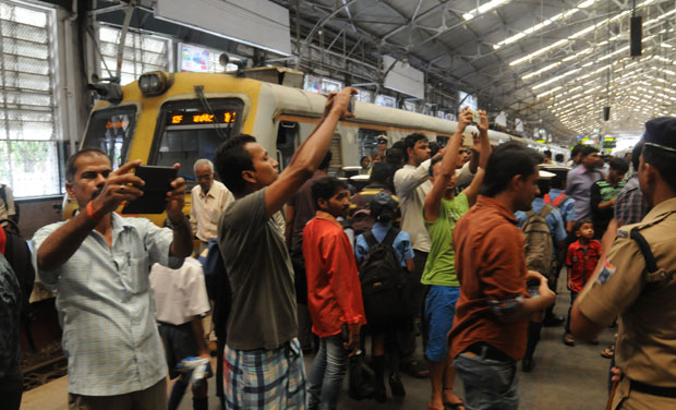 railway-to-fine-passengers-rs-2000-for-reckless-selfies