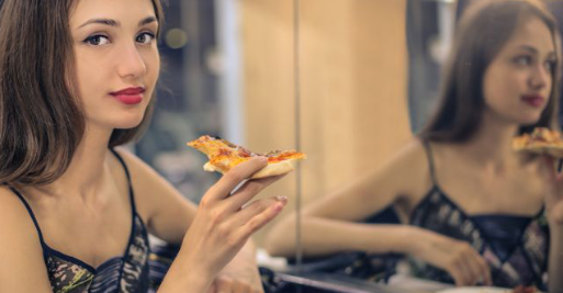 eating-front-mirror-makes-meals-taste-better-2