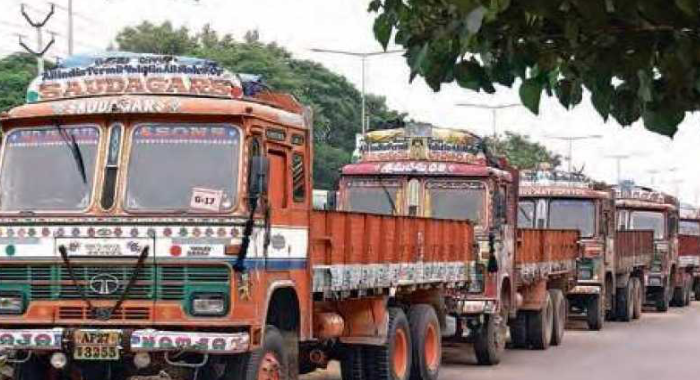 kanjikode-stone-hurl-lorry-cleaner-killed