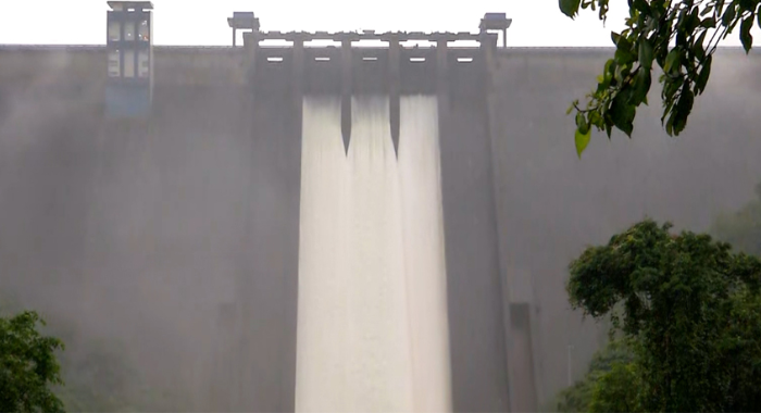 heavy-rain-in-kerala-idukki-dam-opened-flood-and-landslides