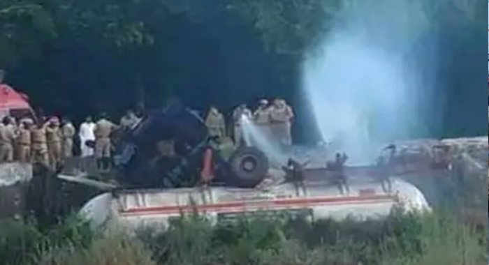 tanker-lorry-overturns-at-malappuram-gas-leaks