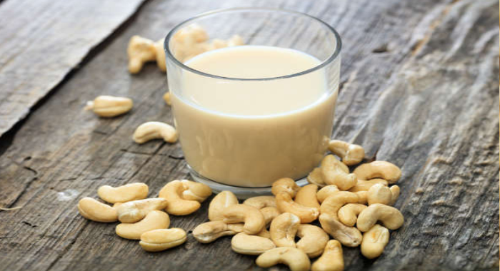 health-benefits-drinking-cashew-nut-milk-night