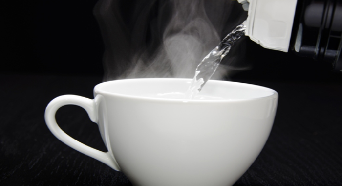 drink-7-glass-hot-water-reduce-weight