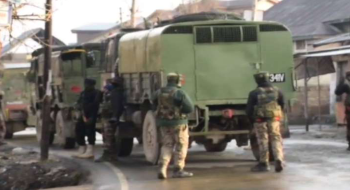 jaish-mohammad-commandor-linked-to-pulwama-attack-believed-to-be-trapped-in-pulwama-says-reports