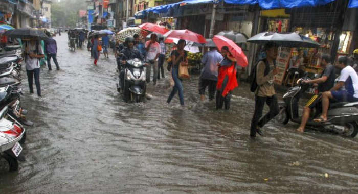 mumbai-receives-heavy-rainfall-temperature-settles-at-27-degrees-celsius